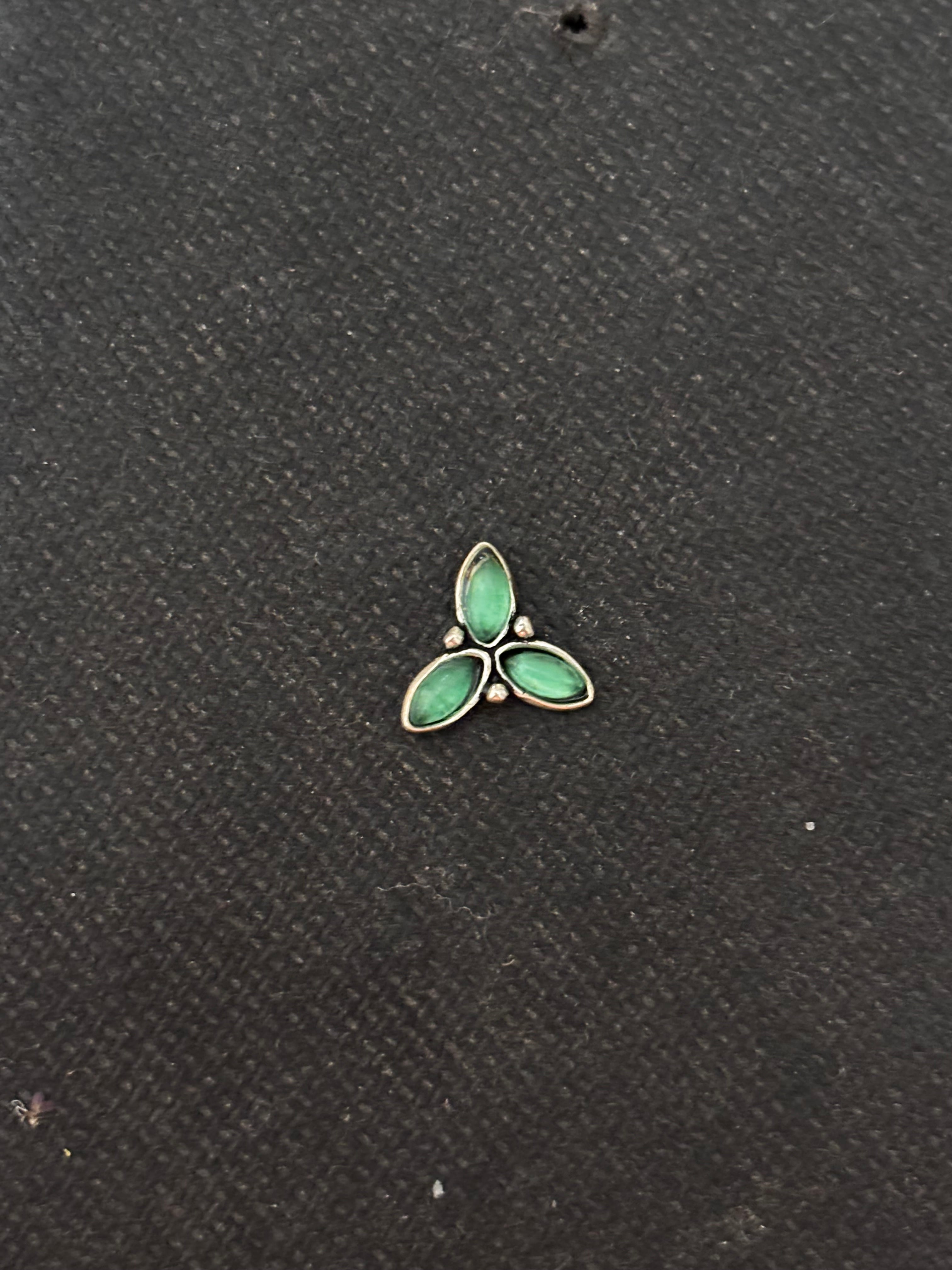 Three Leaf Green Nosepin
