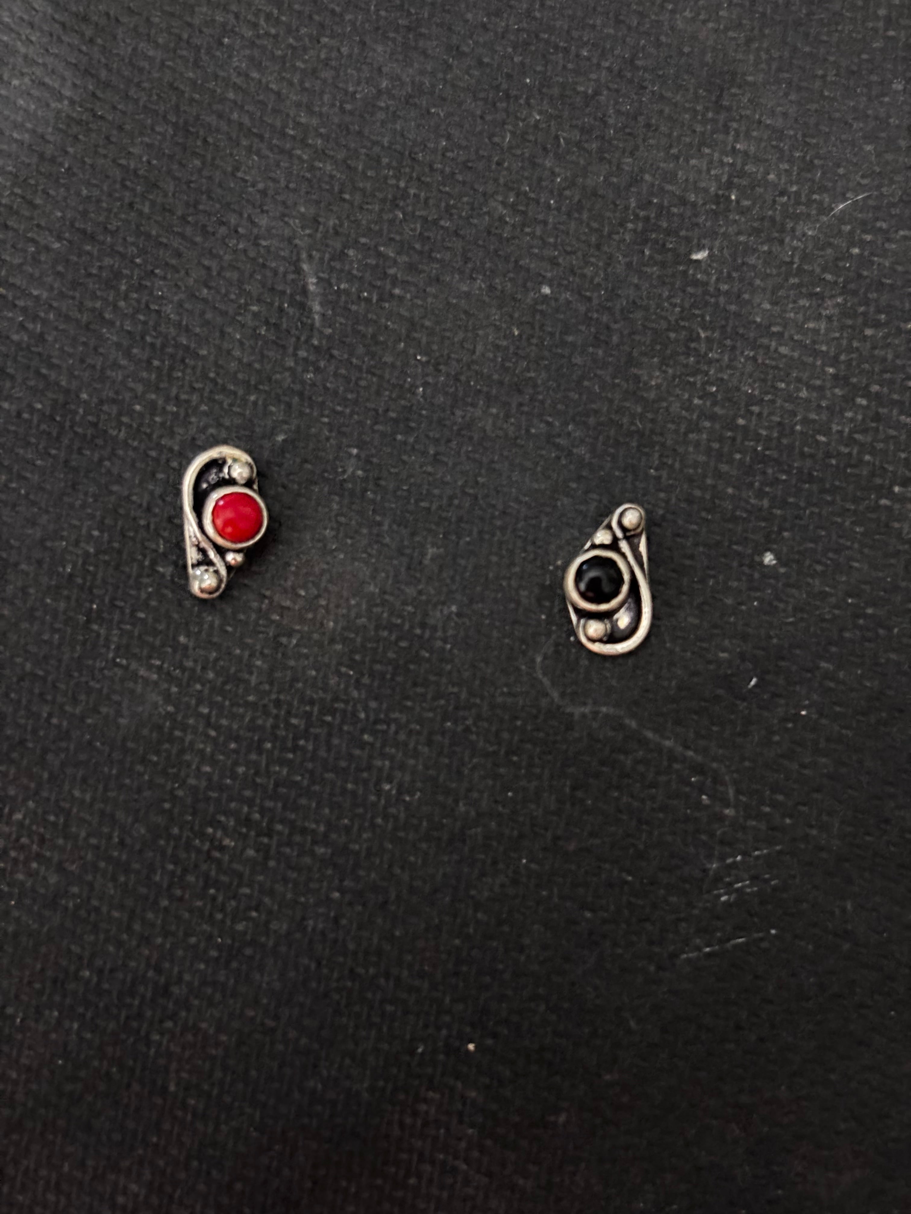 Silver Single Stone Curve Nosepin