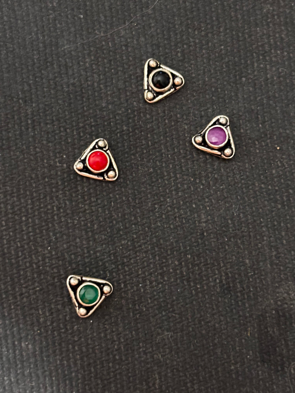 Silver Triangle Single Stone Nosepin