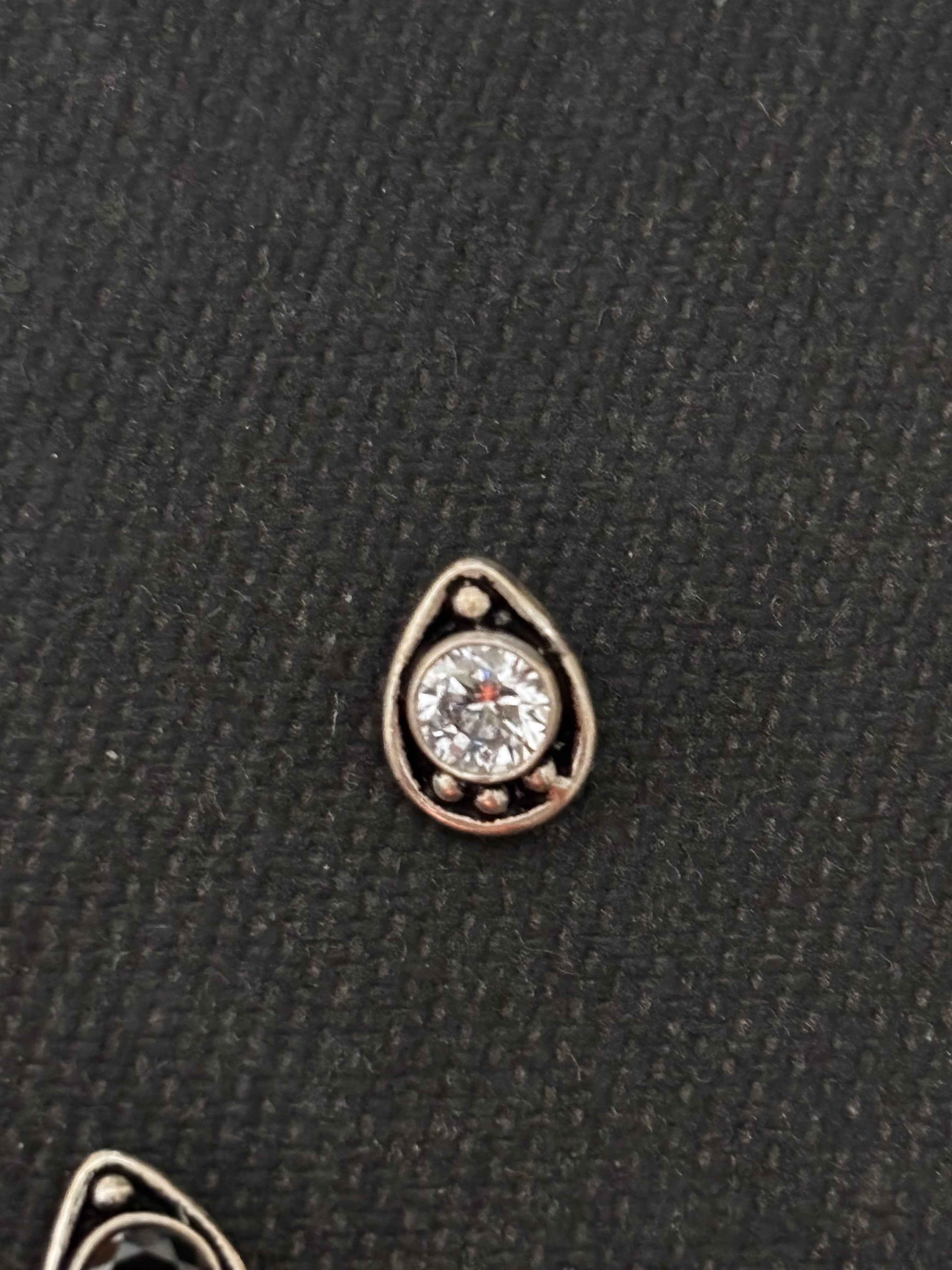 Tear Drop Medium Size Nosepin