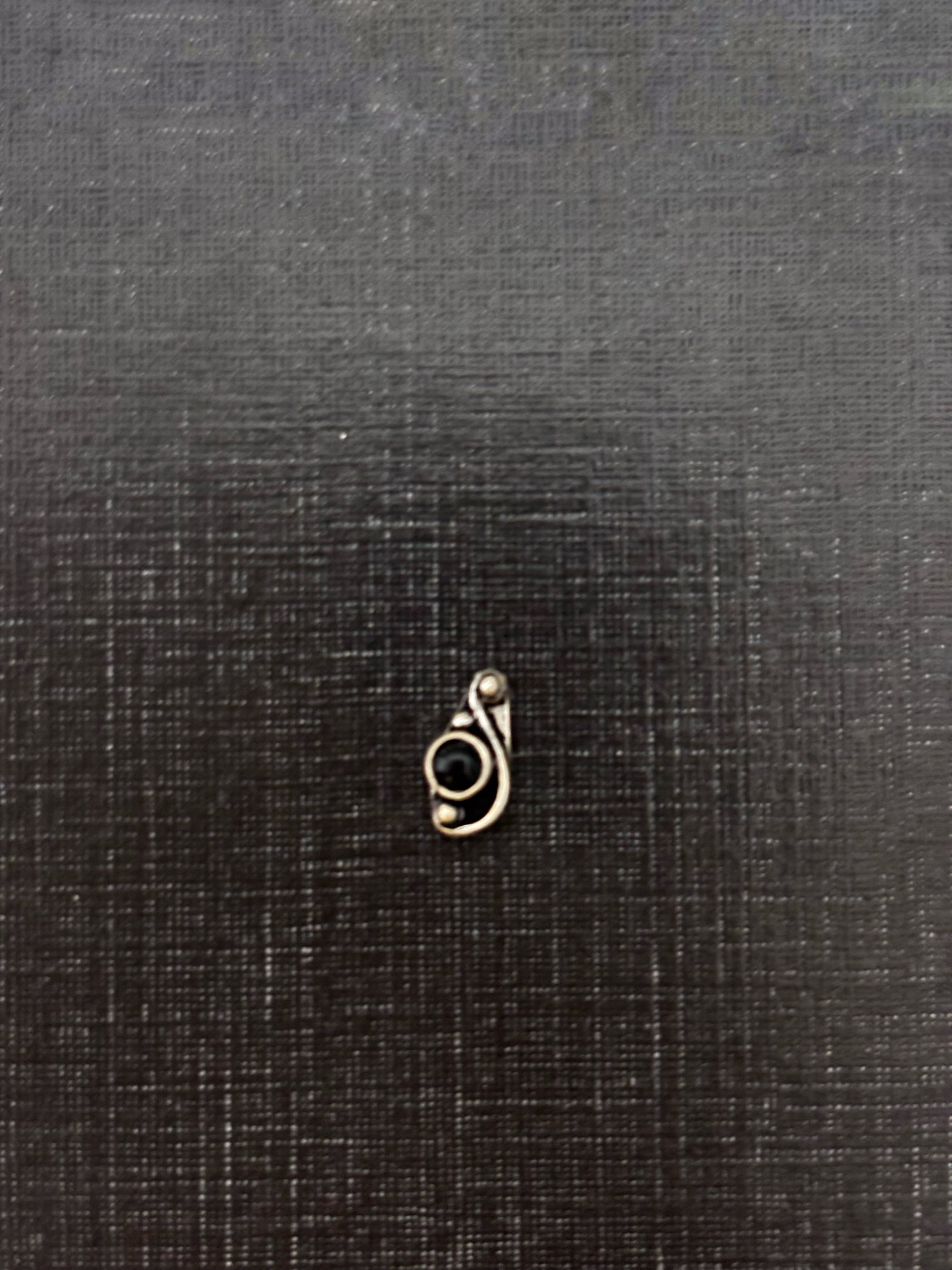 Silver Single Stone Curve Nosepin