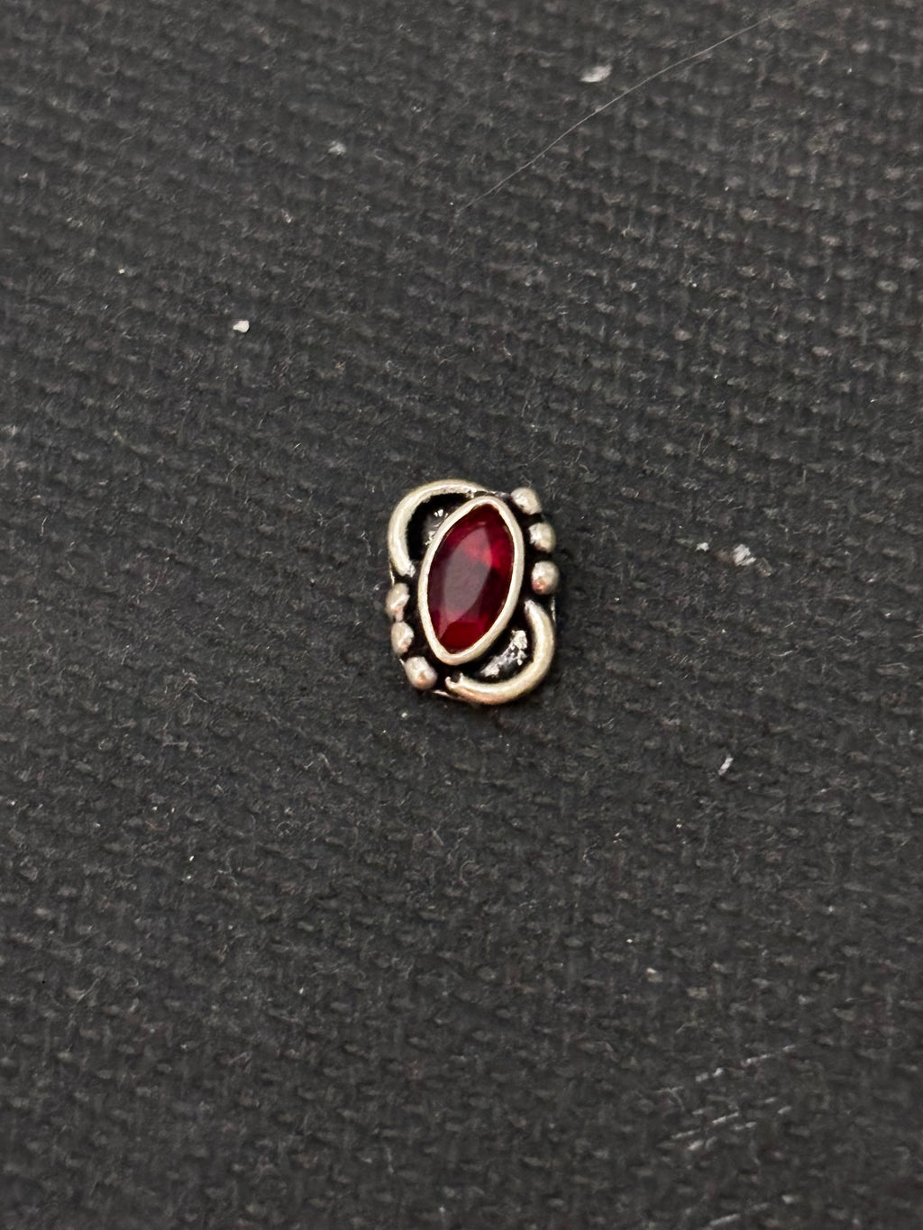 Red Silver Nosepin