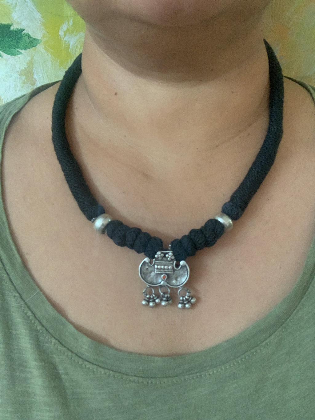 Single Vintage Pendant Neckpiece